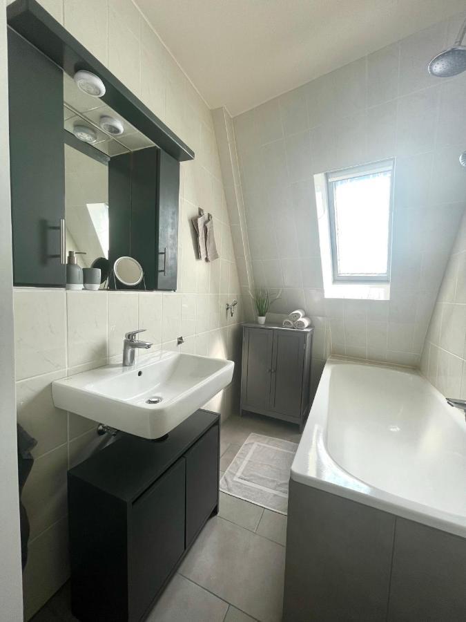 City Apartment, Ferienwohnung 3 Zkdb, Balkon, Dachgeschoss, Naehe Duesseldorf Krefeld Exteriör bild